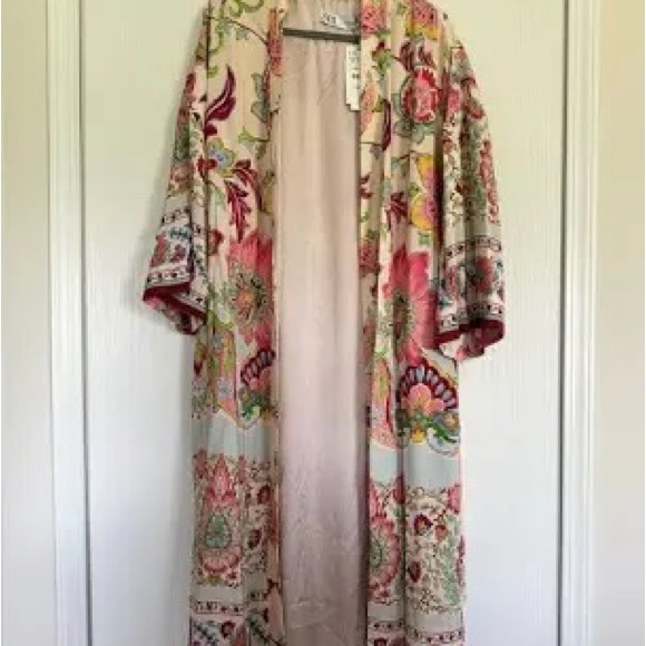 Zara - Brand New NWT - Multicolor Floral Printed Kimono with Belt - Size Medium - Picture 3 of 5